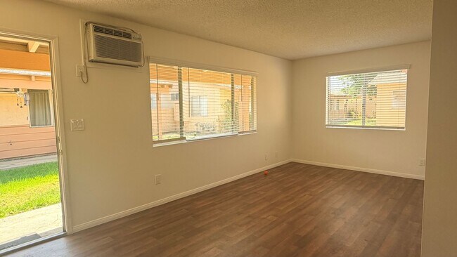 Foto del edificio - 974 Merritt Dr