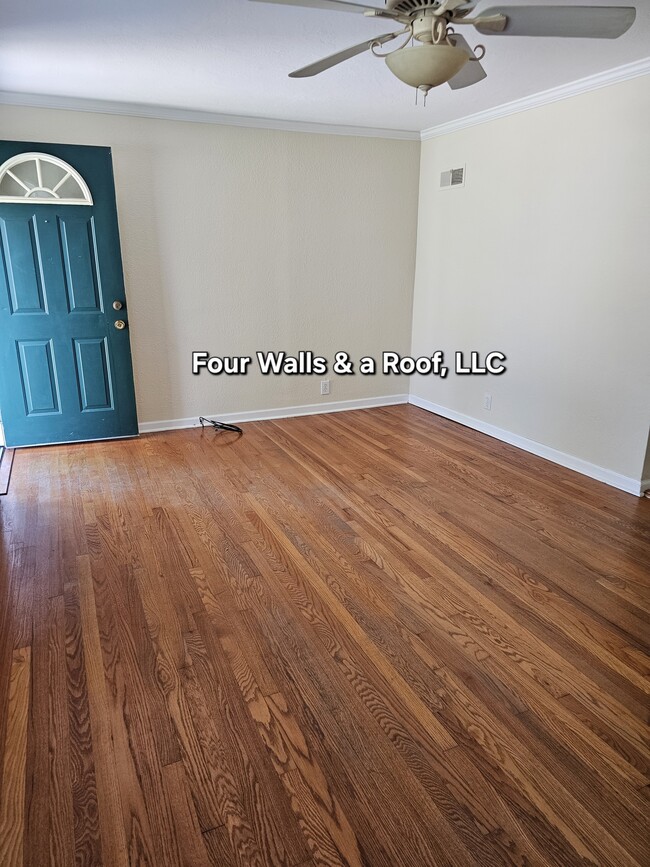 Living Room - 9623 E 32nd St S