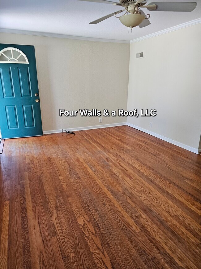 Sala de estar - 9623 E 32nd St S