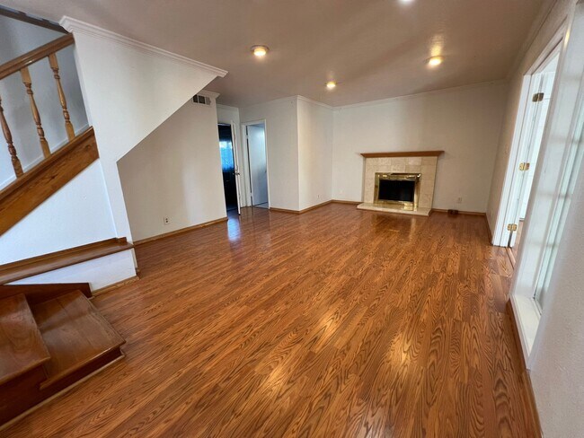Building Photo - 3262 Desertwood Ln