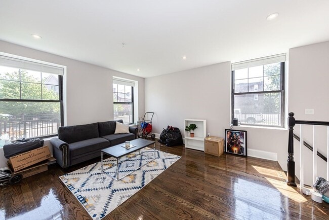 Photo - Renovated 3 bed 2 bath in Fort Hill...... Townhome