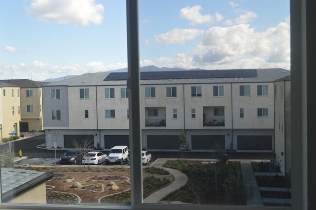 Building Photo - 5202 Sunset Wave Dr