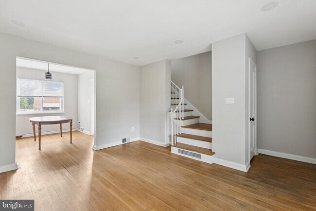 Building Photo - 128 33rd St NE