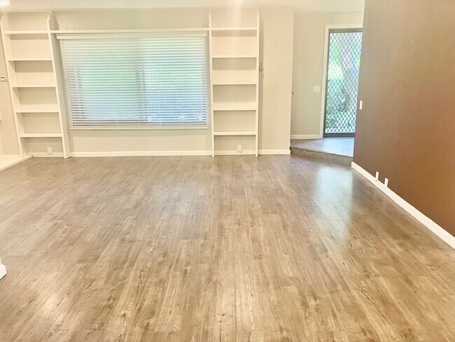 Building Photo - Luxury Rental in Mission Valley