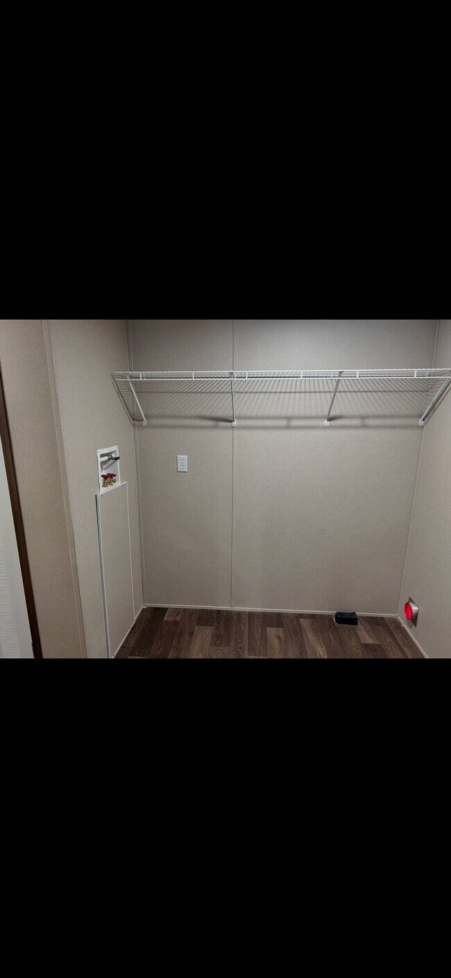 Foto del edificio - 2642 Forbes Rd