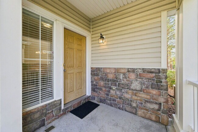 Foto del edificio - $2,040.95 with $300 Off the first month's rent - 2 Beds, 2.5 Baths, Townhome in Fountain with 2-C...