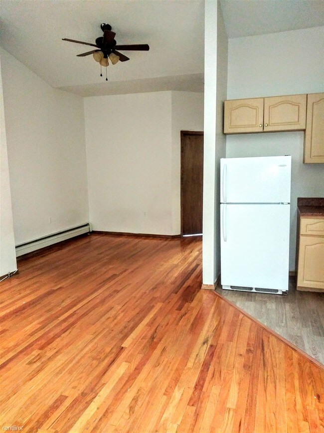 Building Photo - 3 br, 1 bath  - 149 Lexington Ave