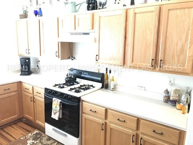 Building Photo - MOUNTAINS EDGE 4BD/3BA! GATED/POOL/SPA!