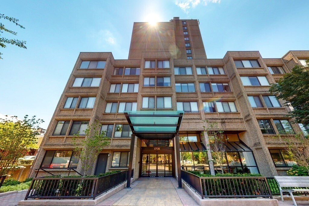 Foto principal - 1731 Beacon St