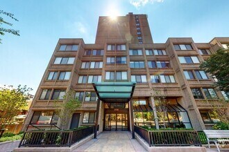 Building Photo - 1731 Beacon St
