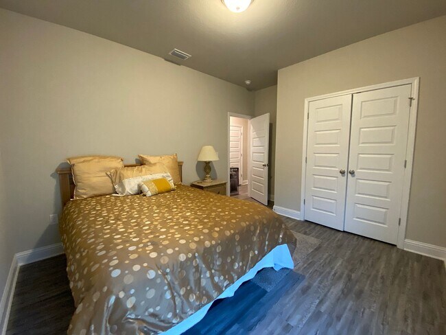Foto del edificio - 24749 Slater Mill Rd