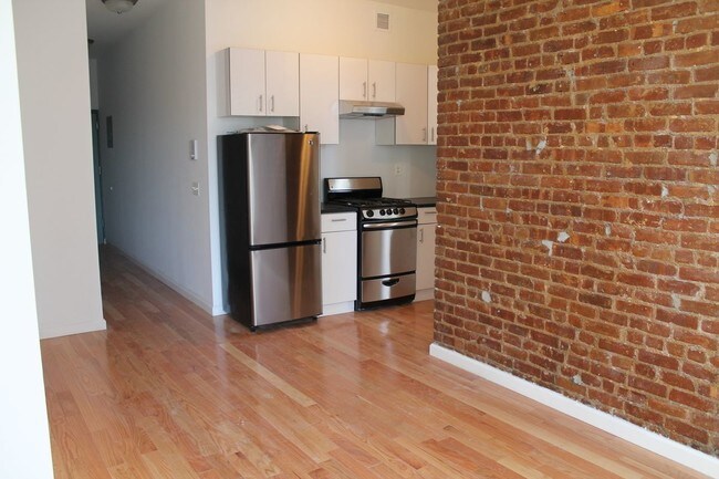 Foto del edificio - 353 E 66th St
