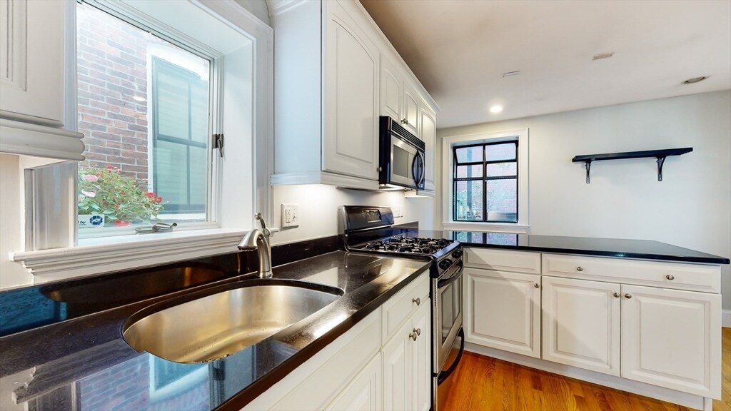 Foto del edificio - 649 E 3rd St