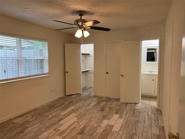 Building Photo - 3 W Woodtimber Ct