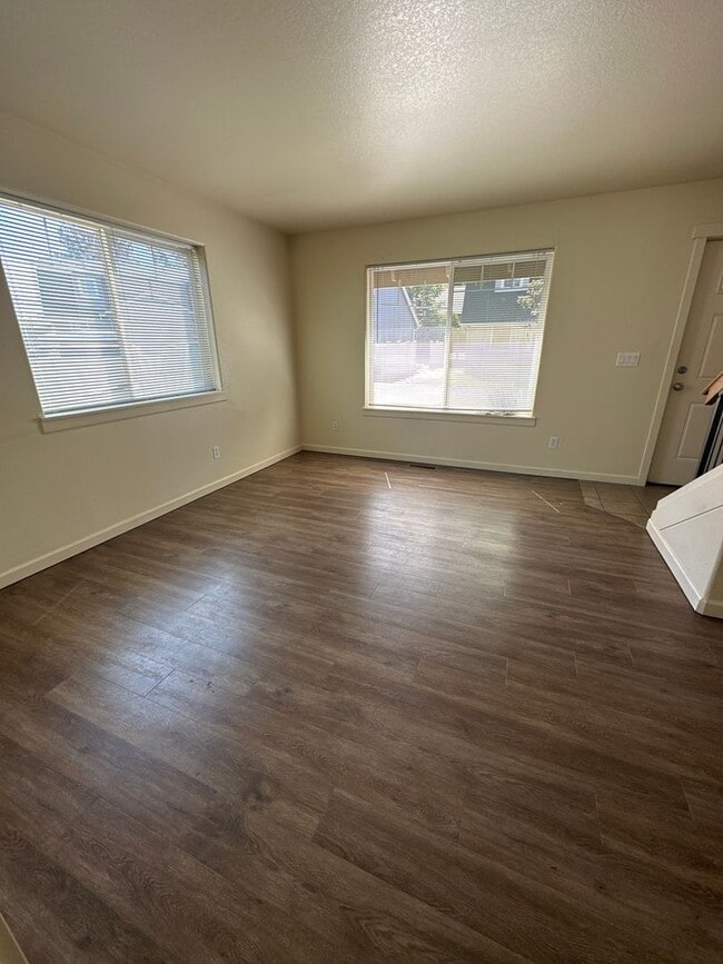 Building Photo - cle11