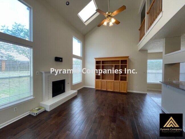 Building Photo - Cute home with lots of upgrades