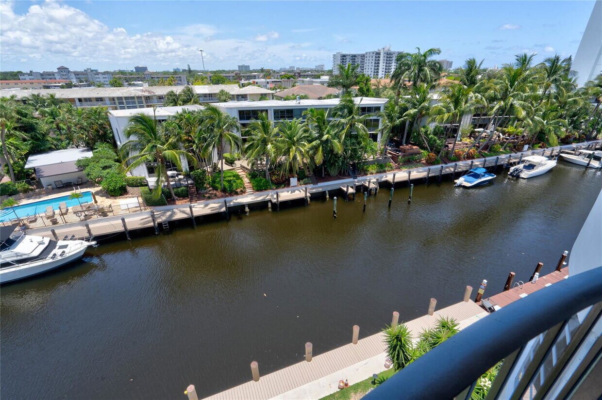Foto principal - 3051 NE 48th St