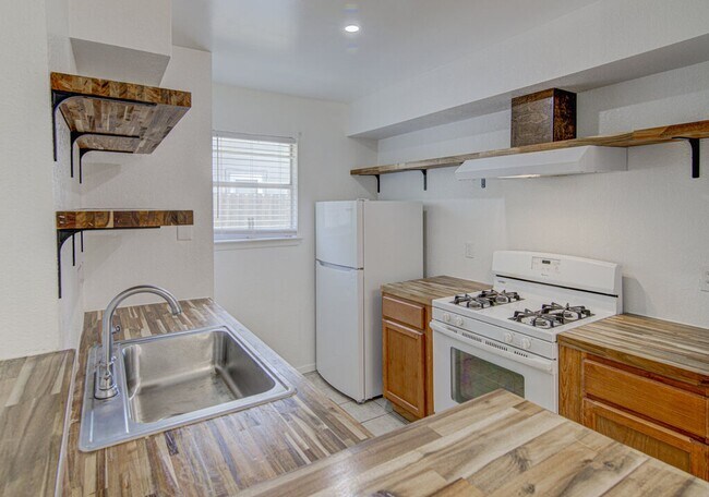 Building Photo - 805 Sirocco Dr