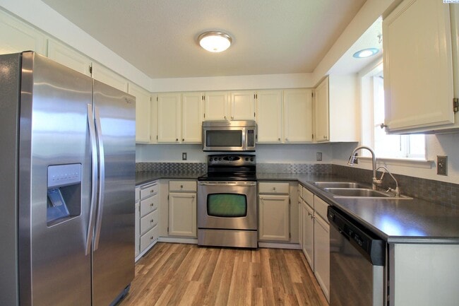 Foto del edificio - Rent Special! Large 4 Bed/2 Bath + Office ...