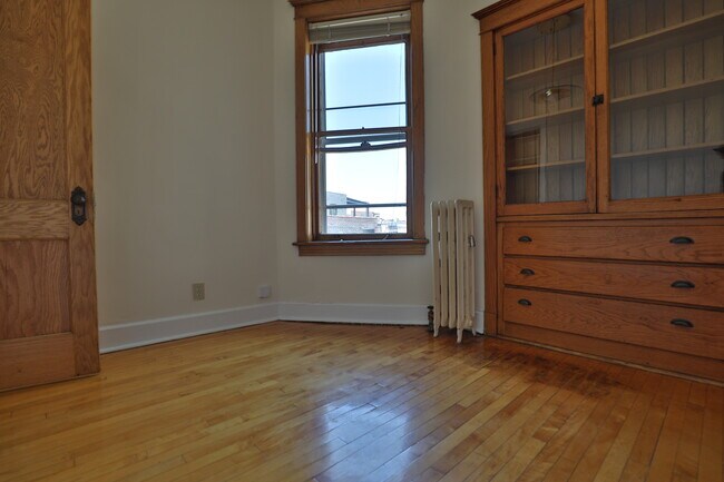 Building Photo - 1403 N Wicker Park Ave