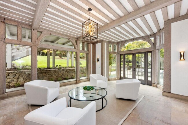 Foto del edificio - 85 Fagan Dr