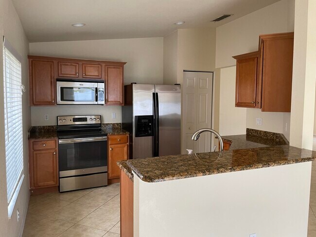 Building Photo - 2162 Newport Isles Blvd