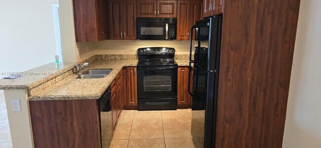 Building Photo - 9491 Palm Cir S