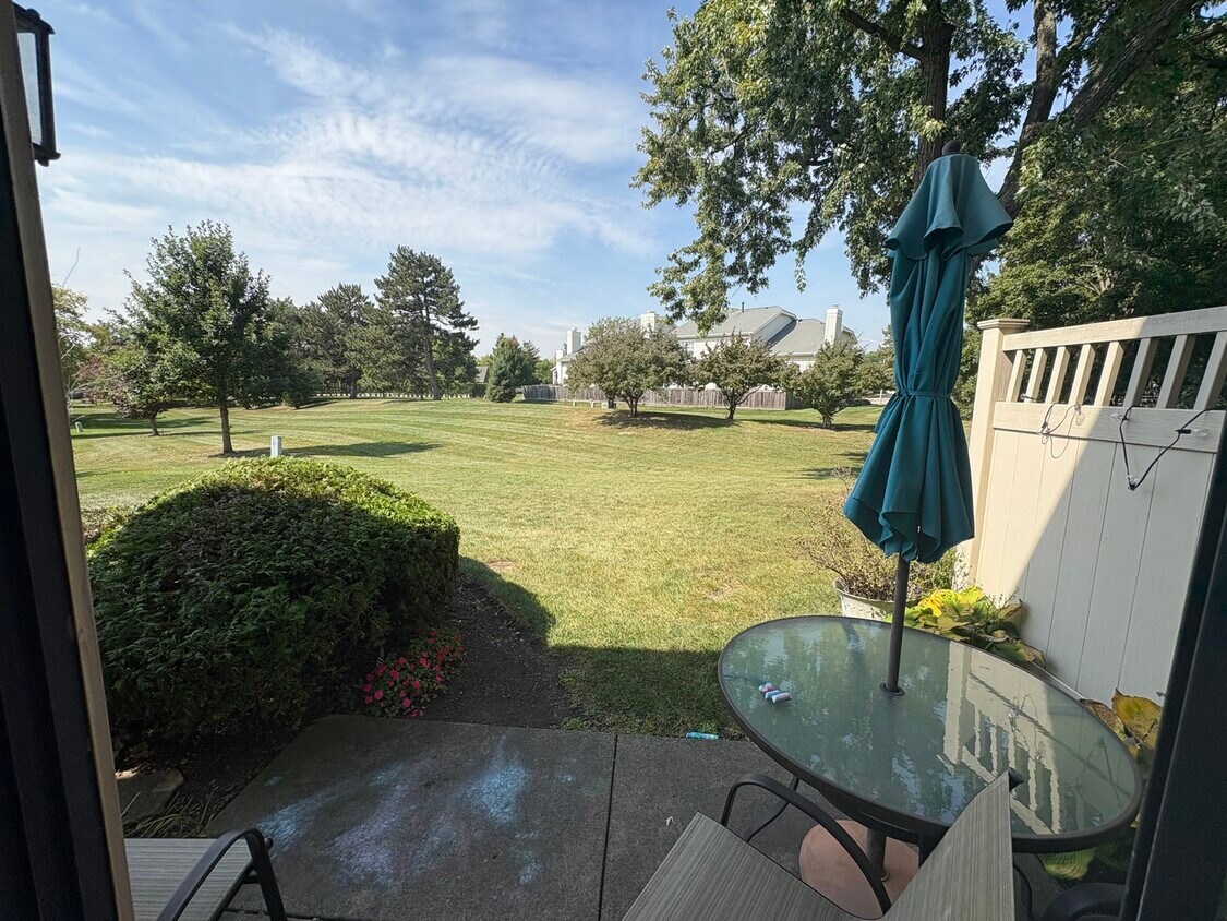Building Photo - 806 Dracut Ln