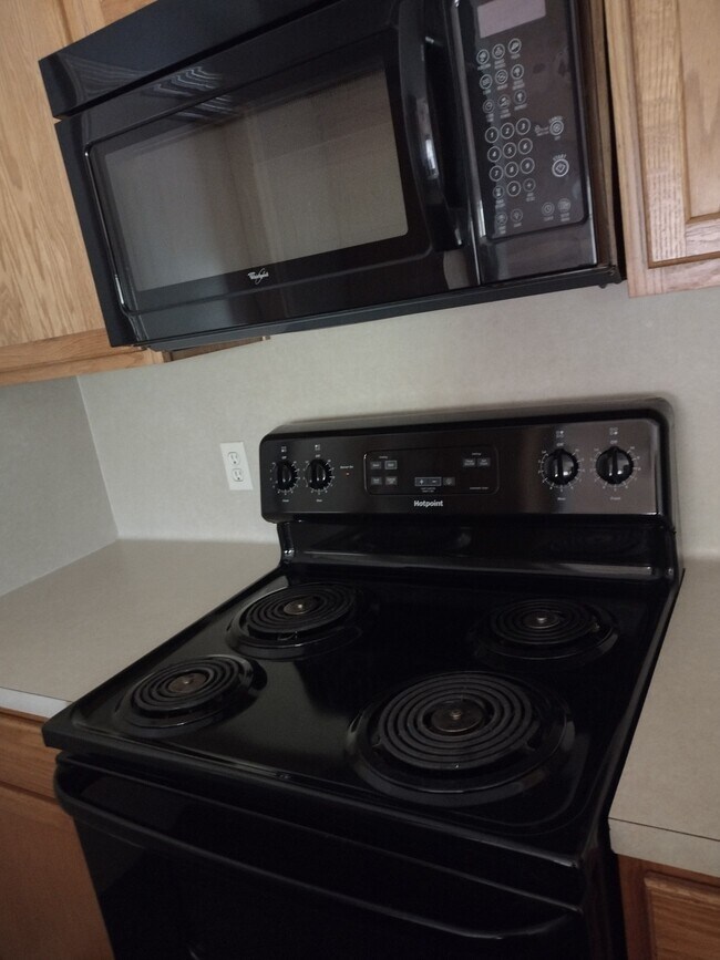 Foto del edificio - 8051 Bay Branch Dr