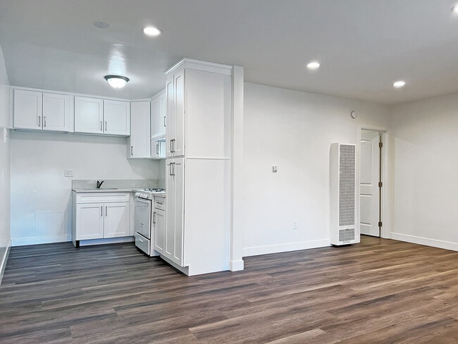 Cocina/Sala de estar - 7228 Haskell Ave