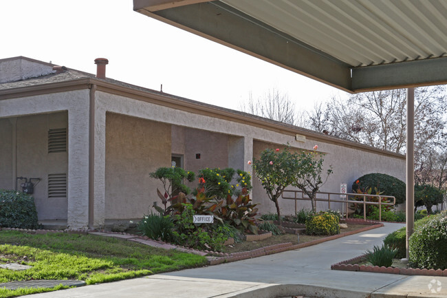 Building Photo - Porterville Garden Apartments