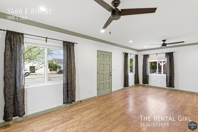 Foto del edificio - 3466 E 8th St
