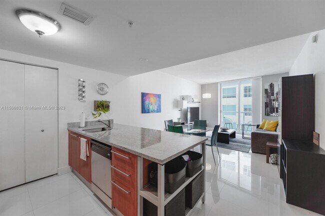 Foto del edificio - 185 SW 7th St