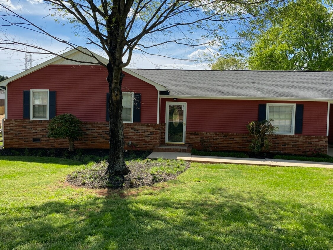 500 Berea Forest Cir, Greenville, SC 29617 House Rental in Greenville