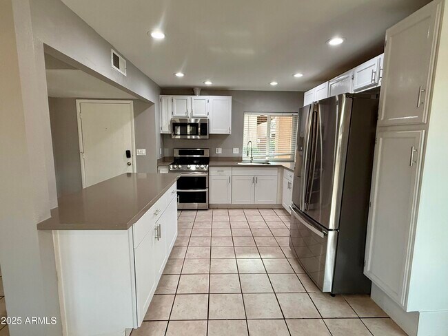 Foto del edificio - 14801 N 25th Dr