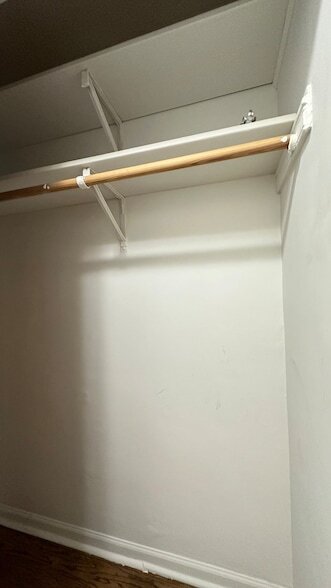 Foto del edificio - 2409 W Balmoral Ave