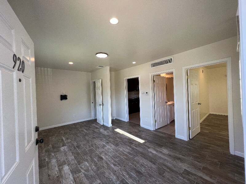 Foto principal - 920 N Van Ness Ave