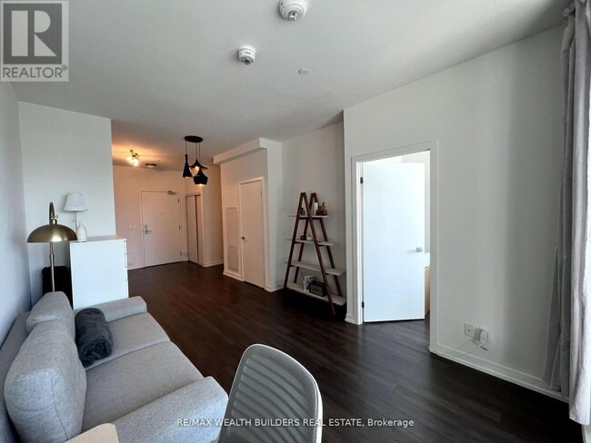 Building Photo - 49 E Liberty St