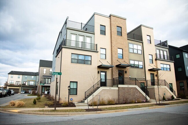 Foto del edificio - Stunning Townhome with Rooftop Deck - Avai...