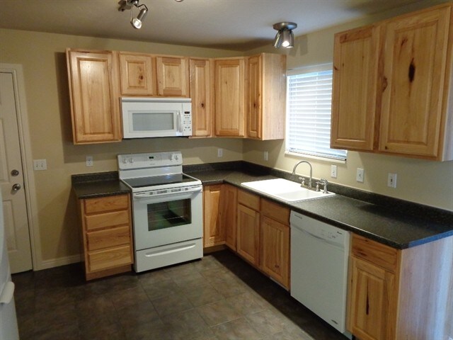 Foto del edificio - 6075 S 6105 W