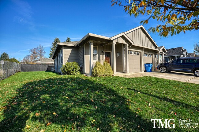 Photo - Modern Duplex with Open Layout in Washougal House