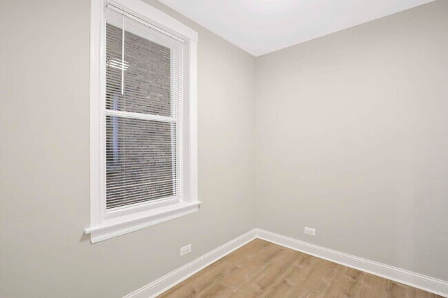 Foto del edificio - 2626 N Ridgeway Ave