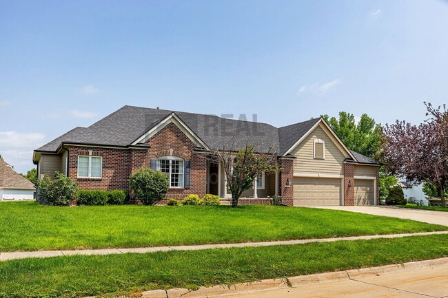 Building Photo - 2305 NE Hanover Ct