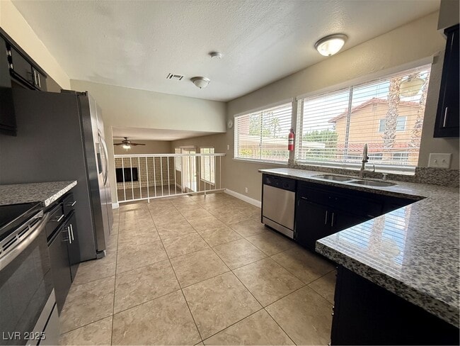Building Photo - 5421 W Ganado Dr