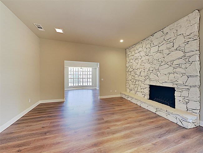Building Photo - 1520 Tampico Dr