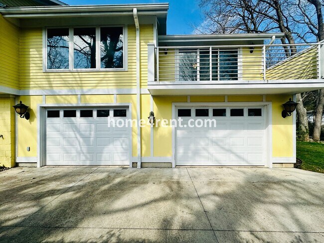 Building Photo - Charming Home Near Country Club Plaza w/ Gorgeous Updates, Wood Floors and a Two Car Garage!