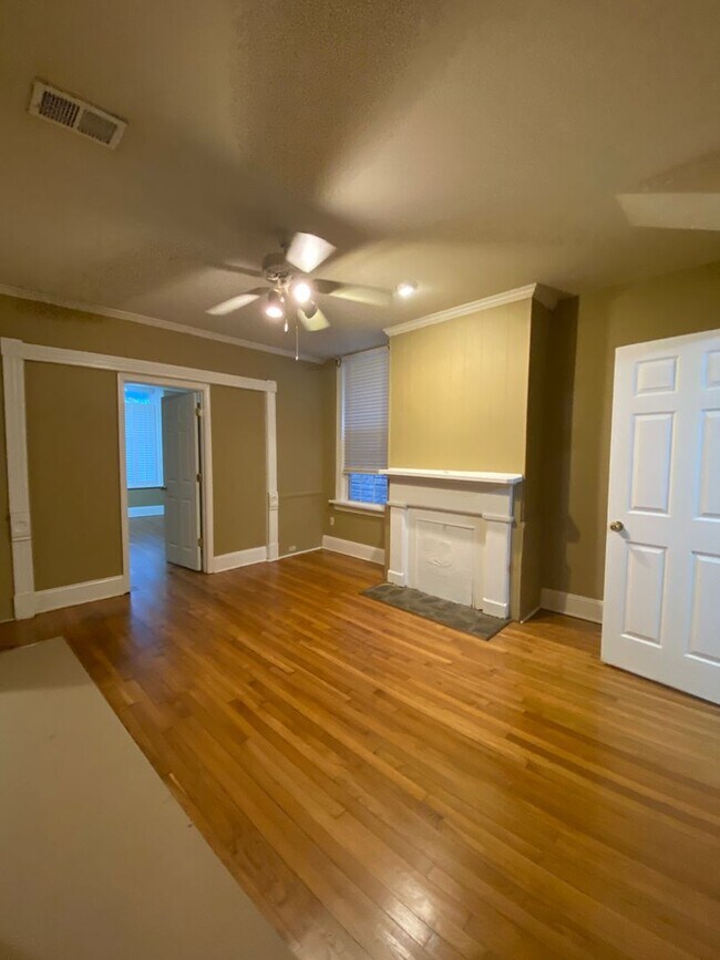 Living Room - 868 N 22nd St