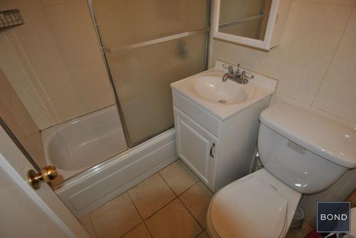 Building Photo - 1595 3rd Ave