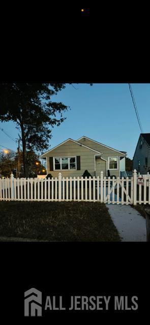 Foto principal - 154 E 12th St