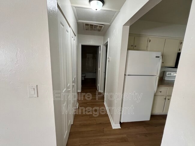 Building Photo - 224 SE 16th Pl